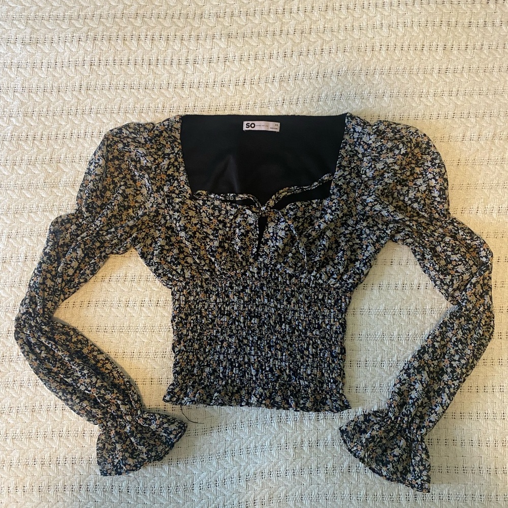 Floral puffy sleeve top